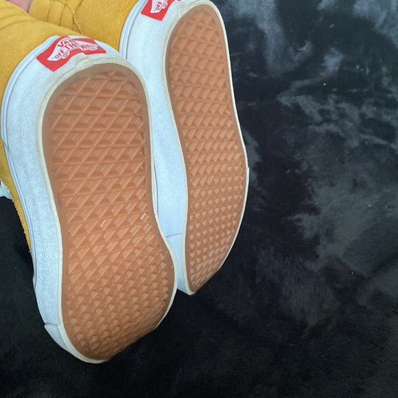 Like New Vans High-Top Sneakers - Picture 4 of 5